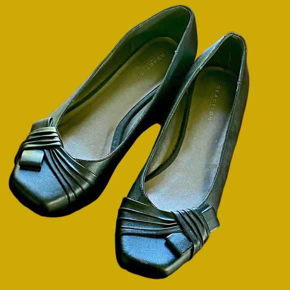 Kenneth Cole Reaction Shoes - Modern Bow Flats Detail Kenneth Cole NEW! Never Worn Size 8